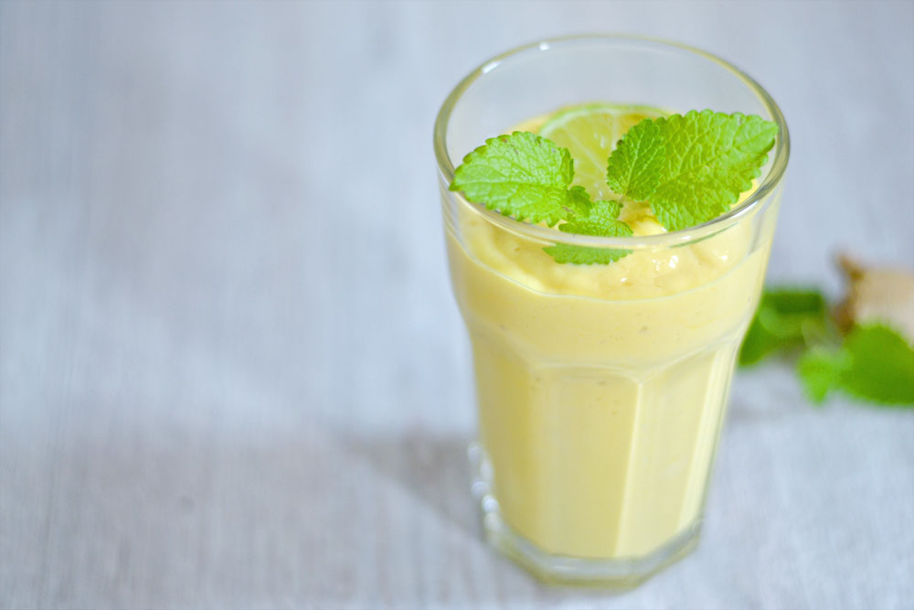 Indischer Mango-Ingwer-Lassi